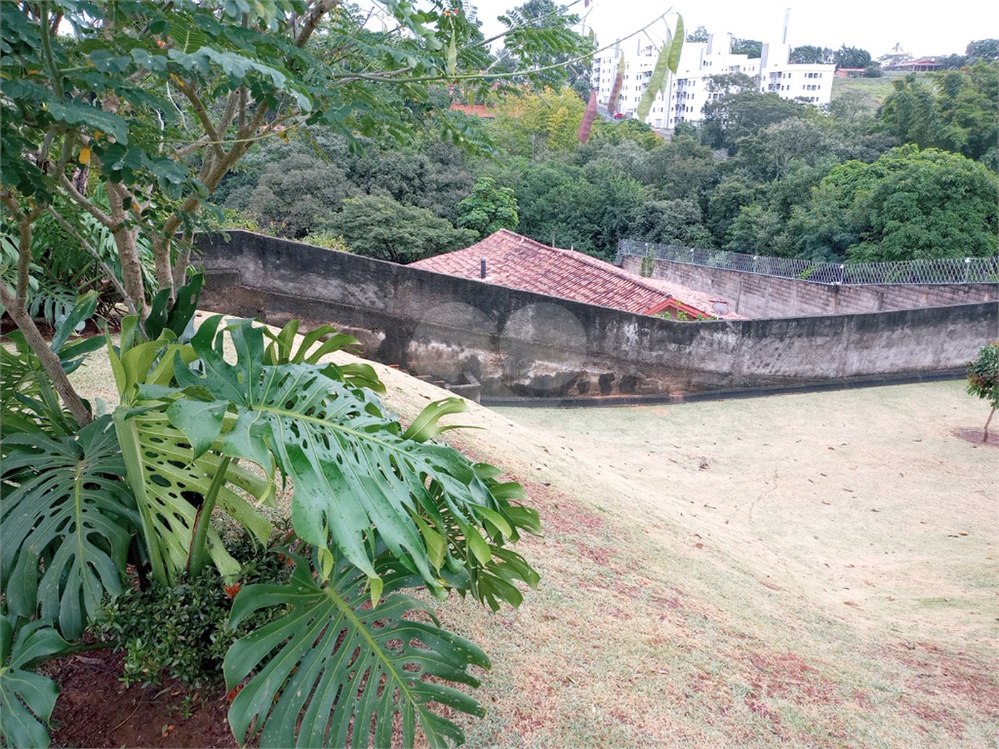 Casa à venda com 4 suítes no condomínio Estância Marambaia, Vinhedo - SP