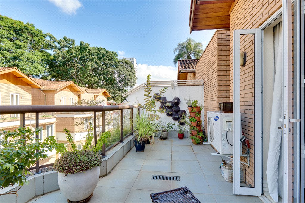 Casa à venda com 4 suítes no condomínio Vila Inglesa, São Paulo - SP