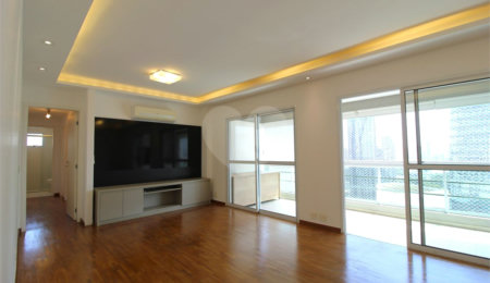 Apartamento à venda com 3 quartos, sendo 1 suíte,  em Vila Olímpia, São Paulo, SP