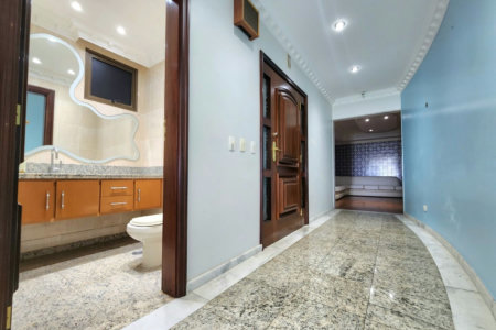 Apartamento Alto Padrão Frente Mar com 4 Dormitórios, 3 Suítes e 3 Vagas na Orla de Santos