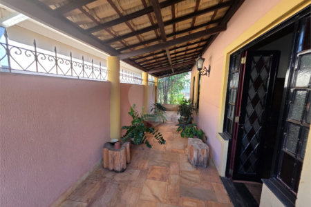 Casa Térrea 5 quartos bem localizada com piscina.