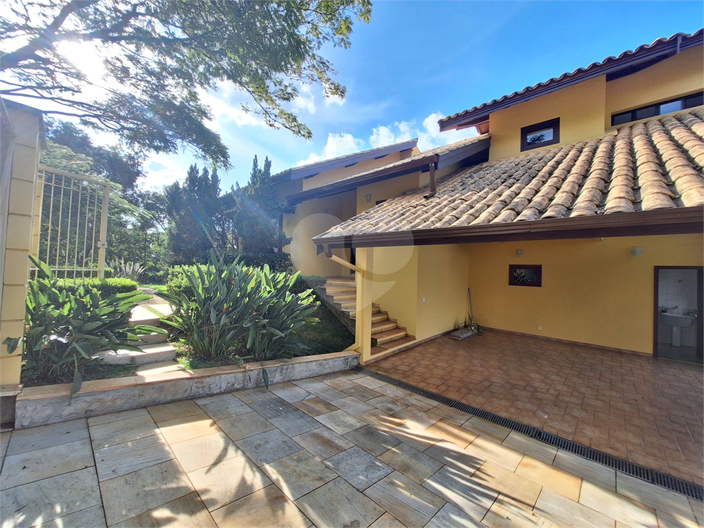 Casa à venda com 3 suítes no condomínio Chácaras do Lago, Vinhedo - SP