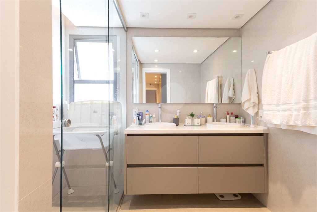 Apartamento à venda com 3 suítes em Moema, São Paulo, SP