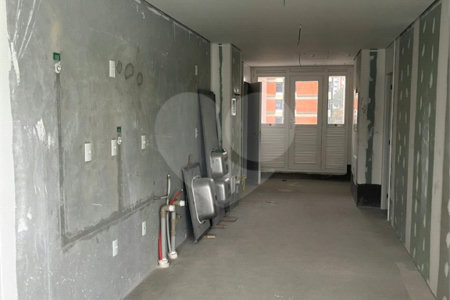 Apartamento à venda com 3 suítes em Moema, São Paulo, SP