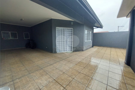 Casa à venda com 3 quartos, sendo 2 suítes, no Centro, Bom Jesus dos Perdões, SP