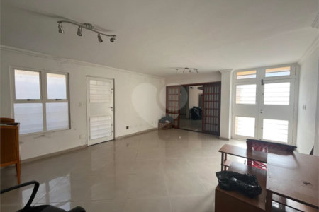 Sobrado à venda com 4 quartos, sendo 1 suíte,  em Vila Cordeiro, São Paulo, SP