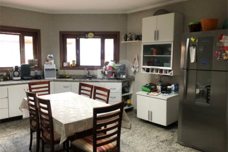 Casa à venda com 3 quartos, sendo 2 suítes,  no condomínio Aruã, Mogi das Cruzes - SP