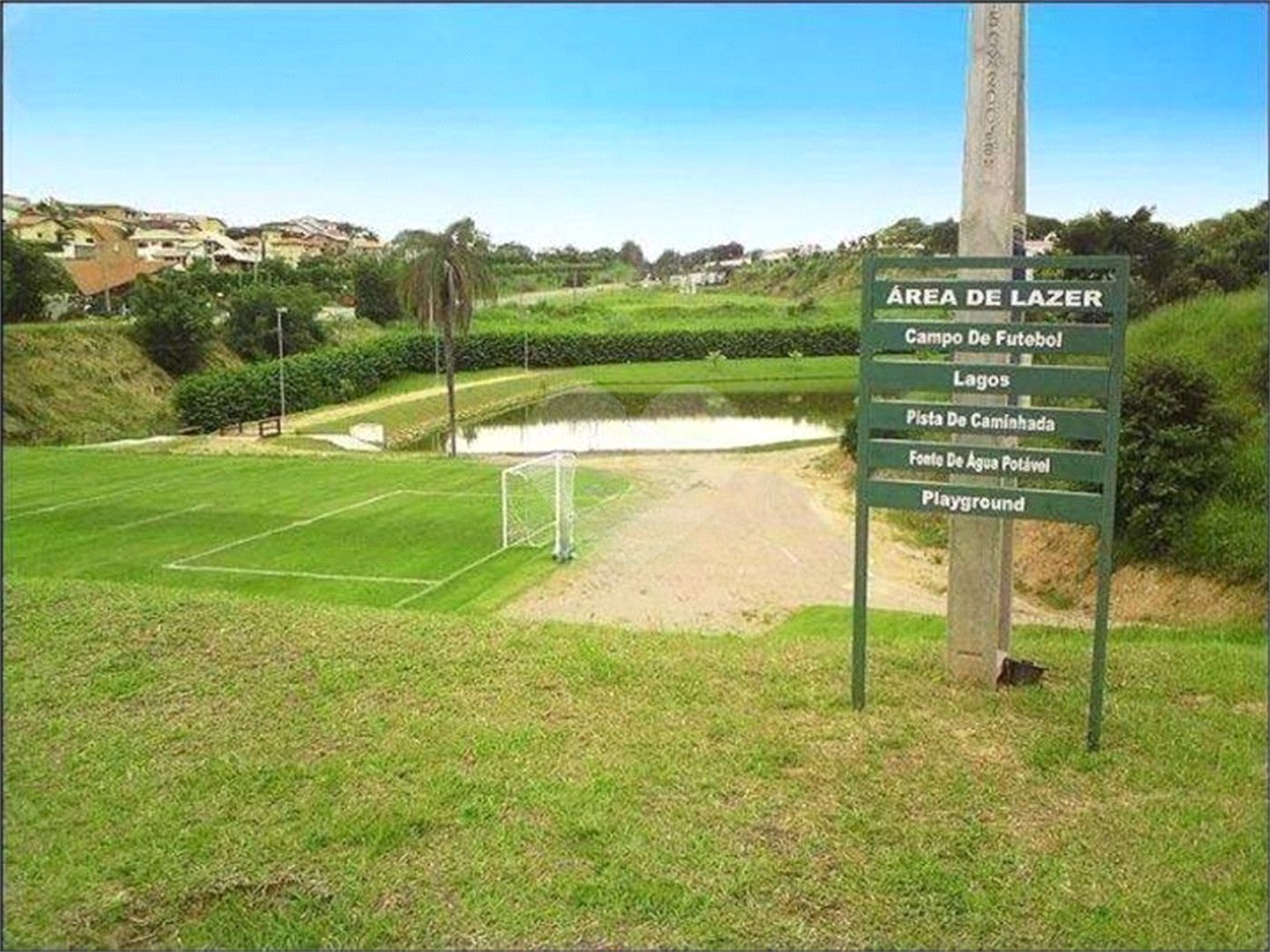 Casa à venda com 3 quartos, sendo 1 suíte, no condomínio Residencial Delle Stelle, Louveira - SP