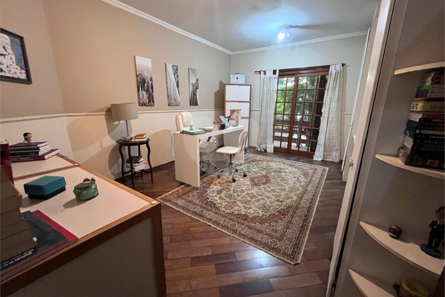 Casa à venda com 4 quartos, sendo 2 suítes, no condomínio Jornalista Américo Ariza, São Paulo - SP