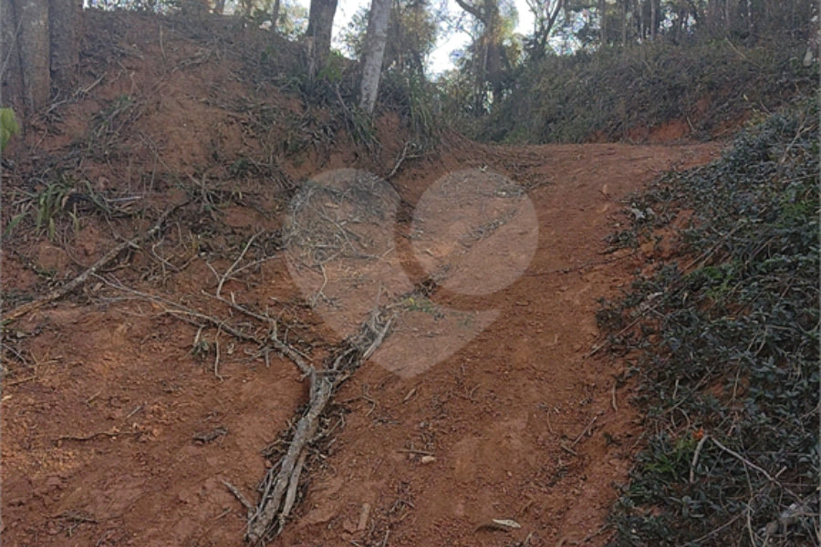 Terreno à venda no condomínio Associação Mirante da Mantiqueira, Mairiporã - SP