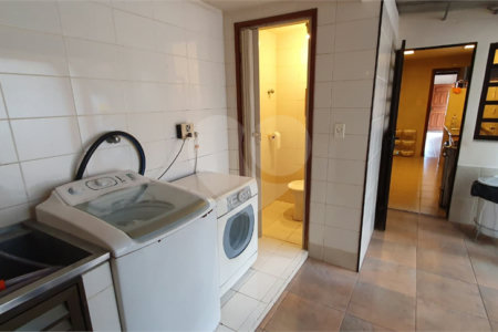 Sobrado à venda com 4 quartos, sendo 2 suítes, em Moema, São Paulo, SP