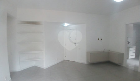 Apartamento à venda com 2 quartos, sendo 1 suíte,  em Lagoa, Rio de Janeiro, RJ