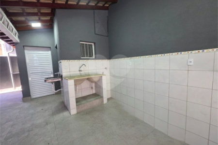 Casa à venda com 3 quartos, sendo 1 suíte, no condomínio Residencial Jardim das Palmeiras, Vinhedo - SP