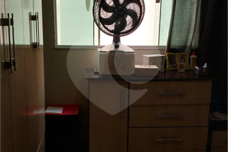 Casa à venda com 4 quartos, sendo 2 suítes, no condomínio Vivendas do Mendanha, Rio de Janeiro - RJ