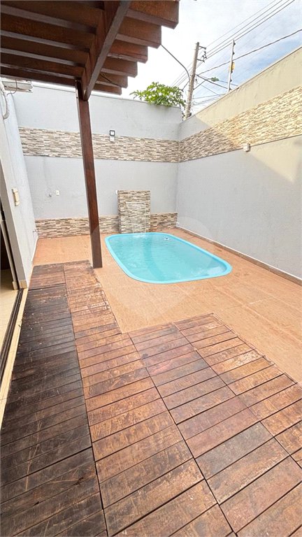 Casa à venda com 3 quartos, sendo 1 suíte, no condomínio Solar das Torres, Cuiabá - MT