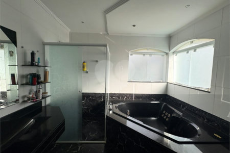Casa à venda com 4 quartos, sendo 2 suítes,  em Vila Oliveira, Mogi das Cruzes, SP