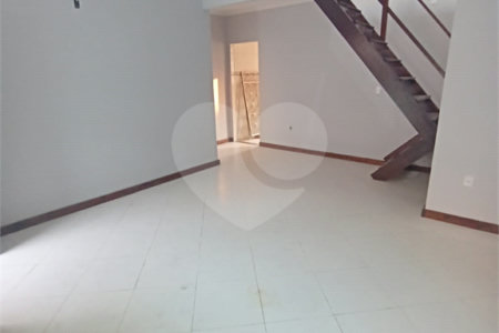 Casa à venda com 4 quartos, sendo 1 suíte, em Campo Grande, Rio de Janeiro, RJ