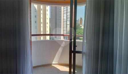 Cobertura à venda com 4 quartos, sendo 3 suítes,  em Vila Andrade, São Paulo, SP