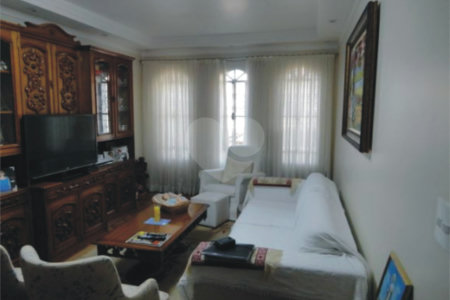 Sobrado à venda com 4 quartos, sendo 1 suíte, em Vila Gustavo, São Paulo, SP