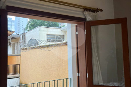 Casa à venda com 3 quartos, sendo 1 suíte, em Vila Mariana, São Paulo, SP