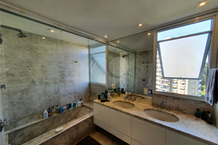 Apartamento à venda com 3 quartos, sendo 2 suítes, em Alto da Boa Vista, São Paulo, SP