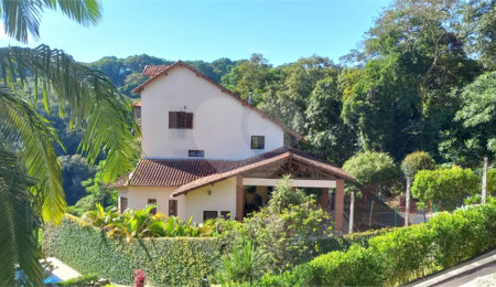 Casa à venda com 4 suítes no condomínio Alpes da Cantareira, Mairiporã - SP