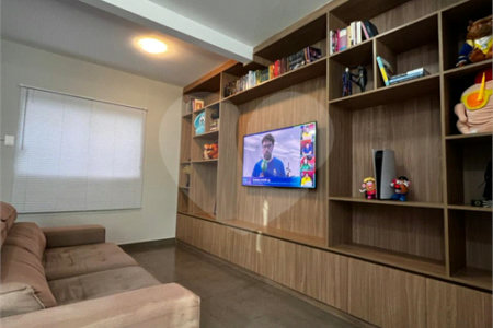 Sobrado à venda com 3 quartos, sendo 1 suíte,  em Vila Suissa, Mogi das Cruzes, SP