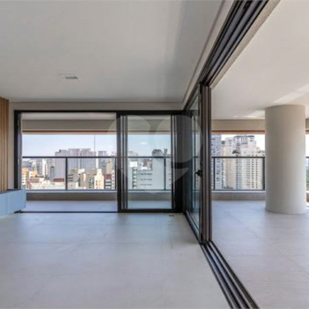 Apartamento à venda com 3 suítes em Moema, São Paulo, SP