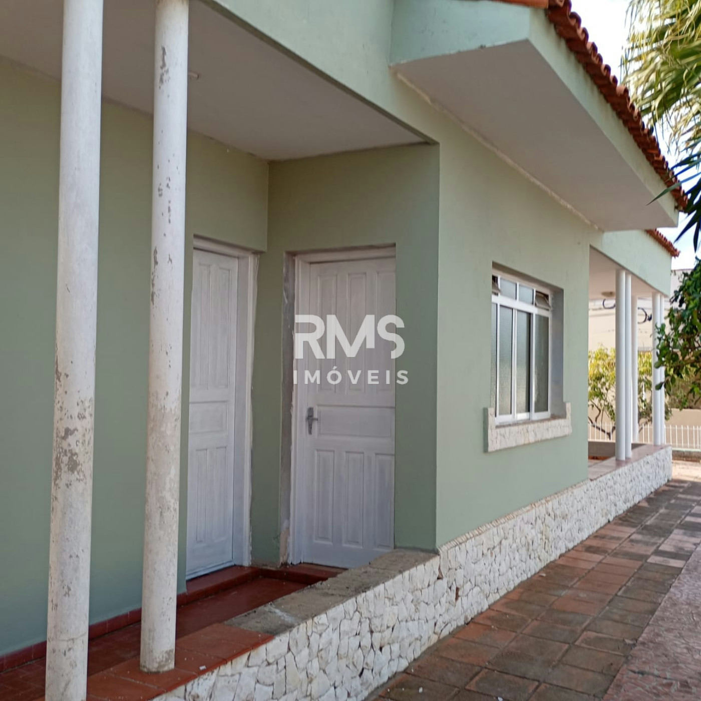 Casa à venda ou para alugar com 3 quartos, sendo 1 suíte,  no Centro, Angatuba, SP
