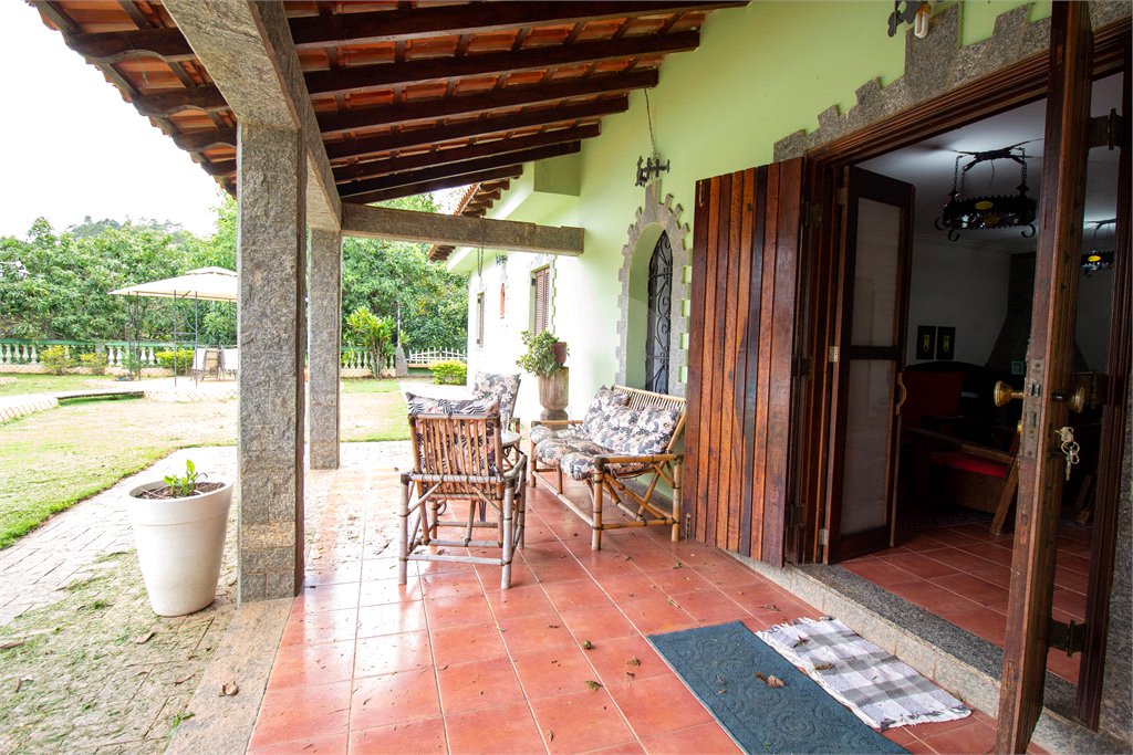 Casa à venda ou para alugar com 5 quartos, sendo 2 suítes, no condomínio Restinga Verde, São Roque - SP