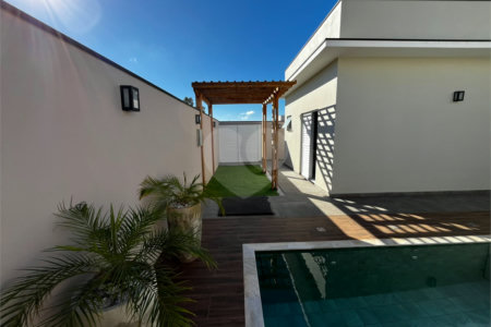 Casa à venda com 3 quartos, sendo 1 suíte, no condomínio Residencial Golden Ville, Itapetininga - SP