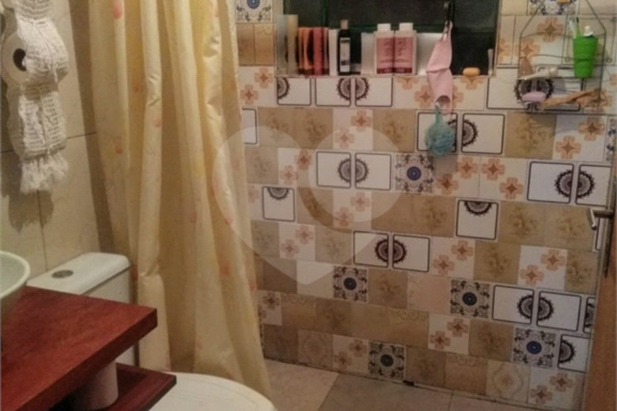 Casa à venda com 3 quartos, sendo 1 suíte, no condomínio Cinco Lagos, Mairiporã - SP