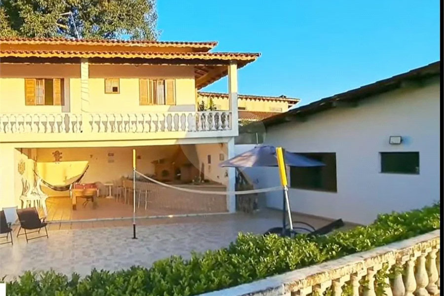 Belíssima casa com 04 dormitórios em Itanhaém