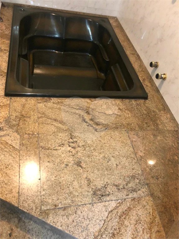 Sobrado com 363m² à venda no Alto da Moóca - 3 suítes e 6 vagas.