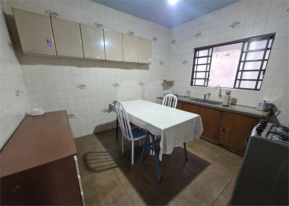 Casa térrea, 2 dormitórios com salão comercial Jd. Nova São Carlos