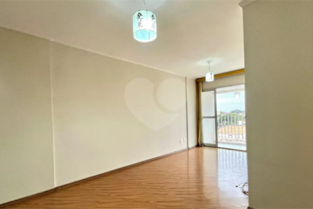 Apartamento à venda com 3 quartos, sendo 1 suíte,  em Vila Campestre, São Paulo, SP