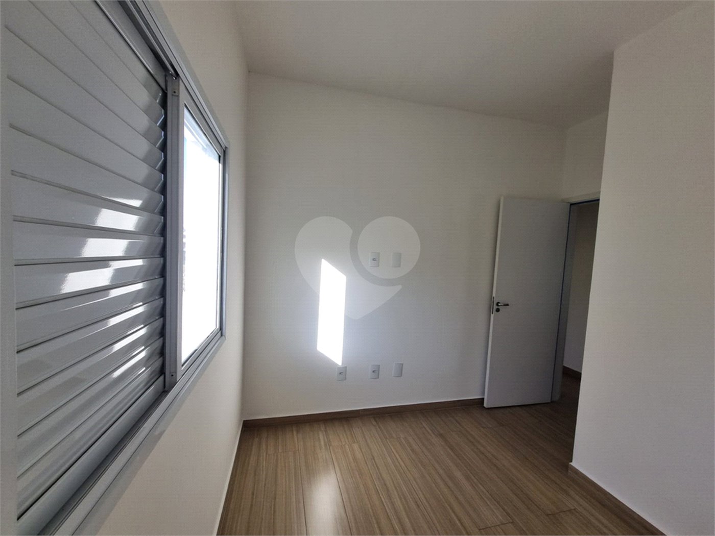 Casa à venda com 3 quartos, sendo 1 suíte, no condomínio Residencial Américo Figueiredo, Sorocaba - SP