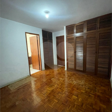 Sobrado à venda com 5 quartos, sendo 2 suítes,  em Vila Oliveira, Mogi das Cruzes, SP