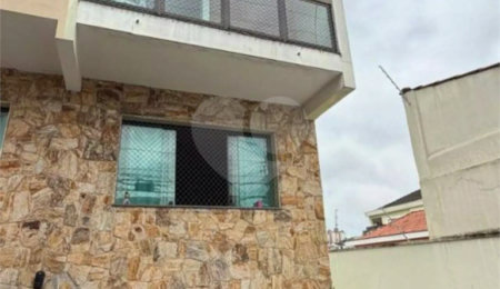 Sobrado à venda com 3 quartos, sendo 1 suíte,  em Parque Maria Domitila, São Paulo, SP