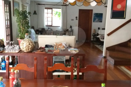 Casa à venda com 4 quartos, sendo 2 suítes, no condomínio Vila Panamericana, São Paulo - SP