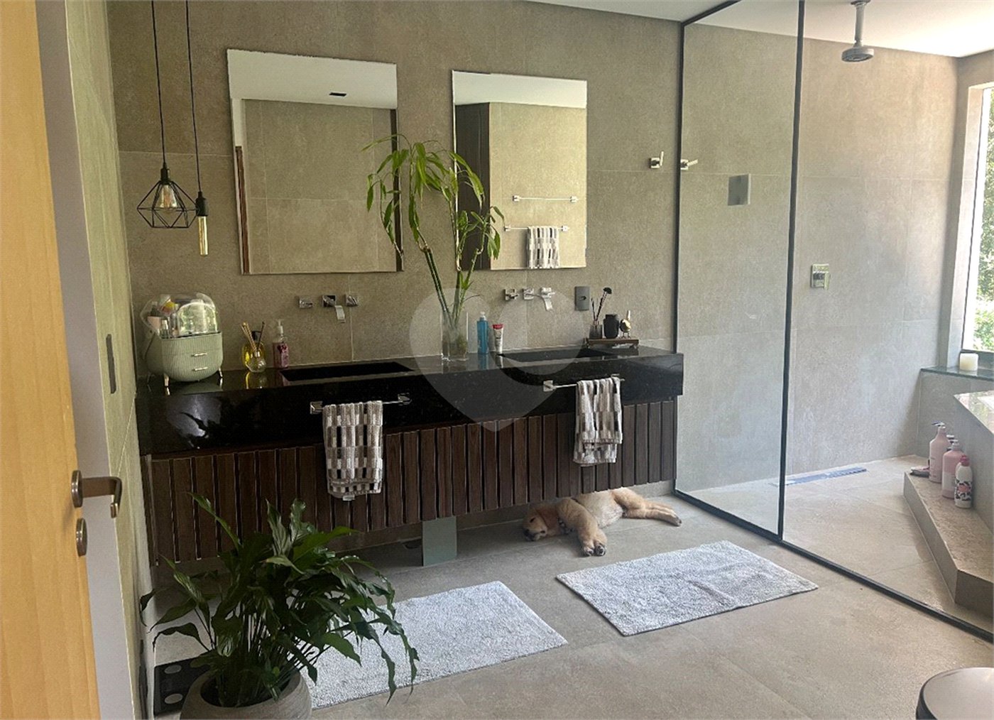 Casa à venda com 2 quartos, sendo 4 suítes, no condomínio Ponderosa, São Roque - SP
