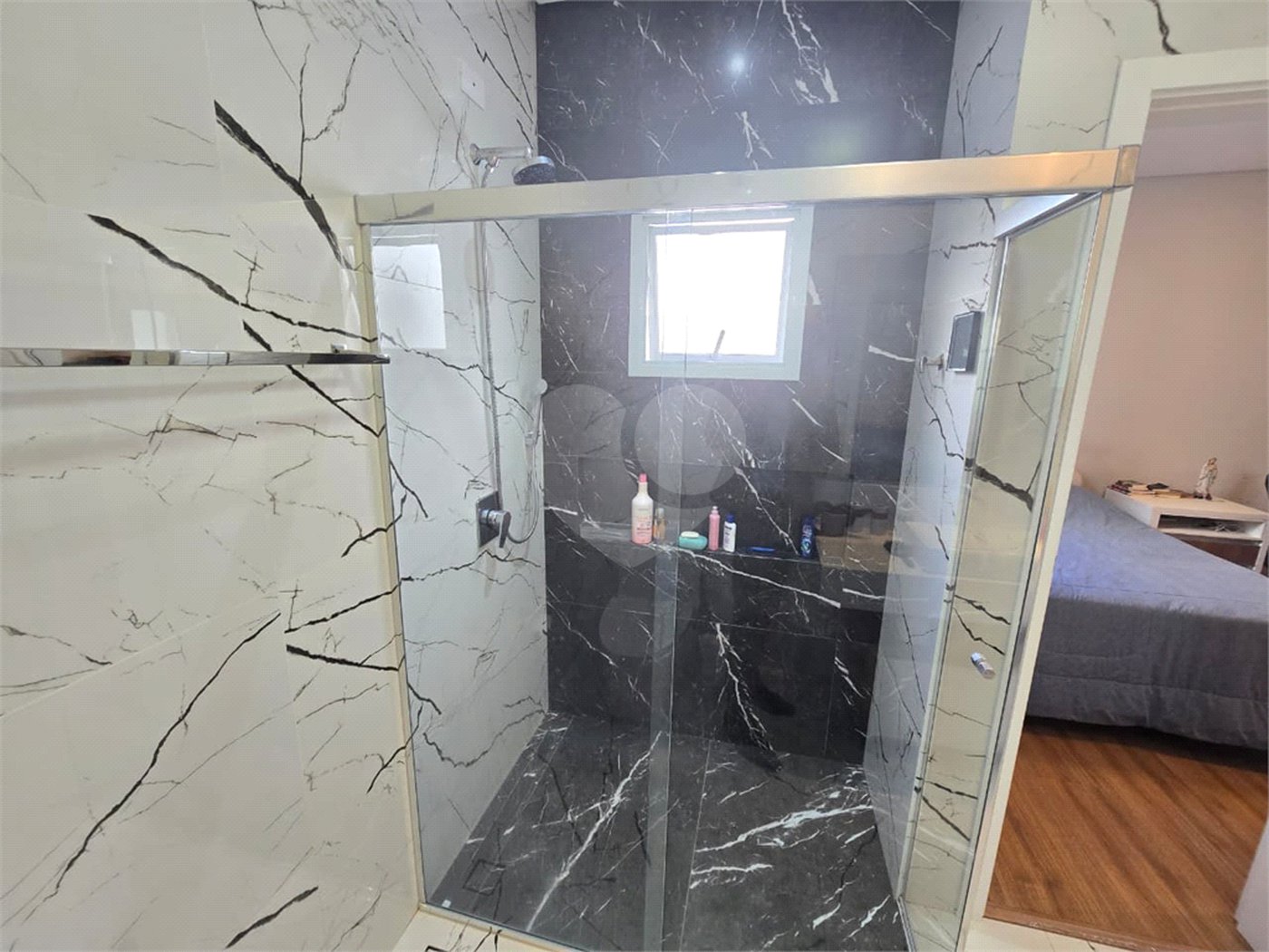 Casa à venda com 3 quartos, sendo 2 suítes, no condomínio Golden, Itapetininga - SP