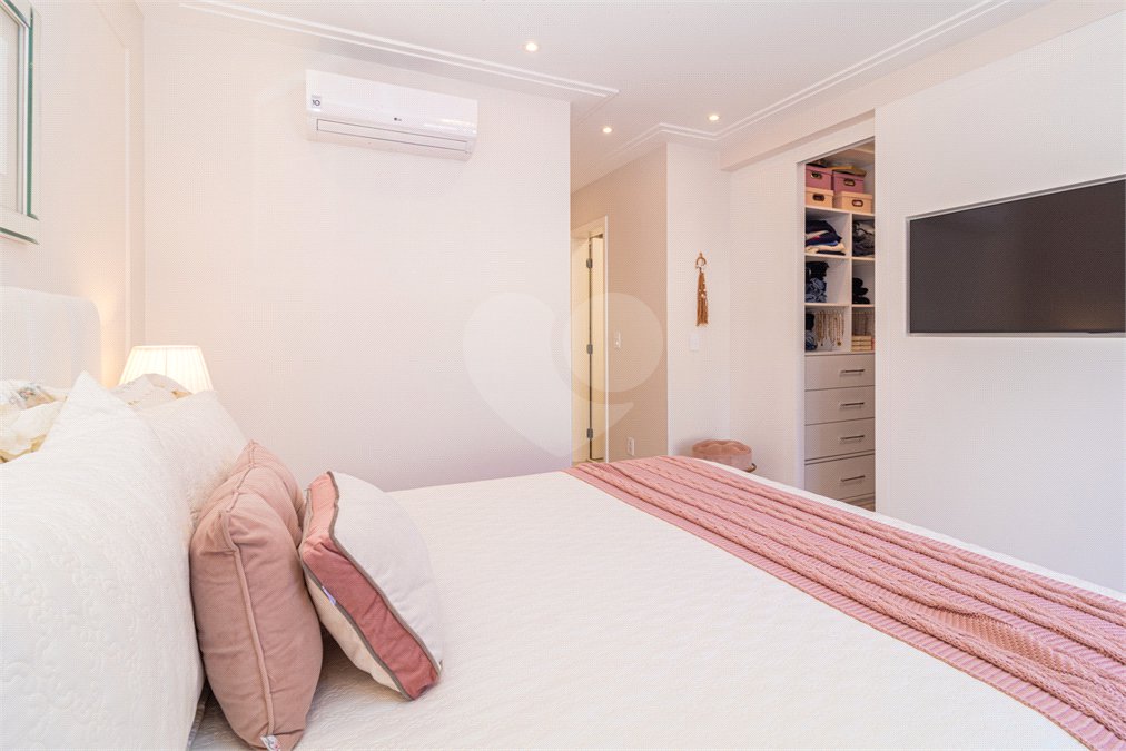 Casa à venda com 4 quartos, sendo 3 suítes, no condomínio Palm Hill North, São Paulo - SP