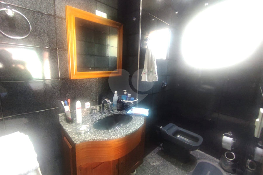 Sobrado à venda com 3 quartos, sendo 1 suíte,  em Vila Paiva, São Paulo, SP