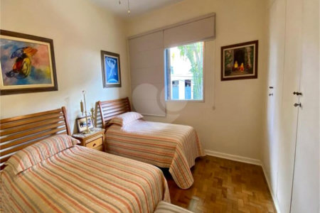Sobrado à venda com 4 quartos, sendo 1 suíte,  em Jardim São Bento, São Paulo, SP