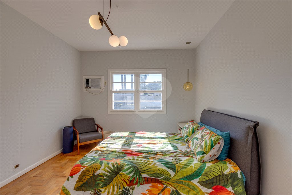 Casa à venda com 4 quartos, sendo 2 suítes,  em Alto da Boa Vista, São Paulo, SP