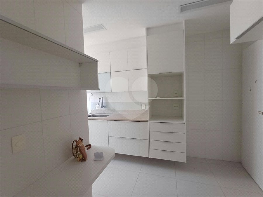 Apartamento à venda com 3 quartos, sendo 1 suíte,  em Lagoa, Rio de Janeiro, RJ