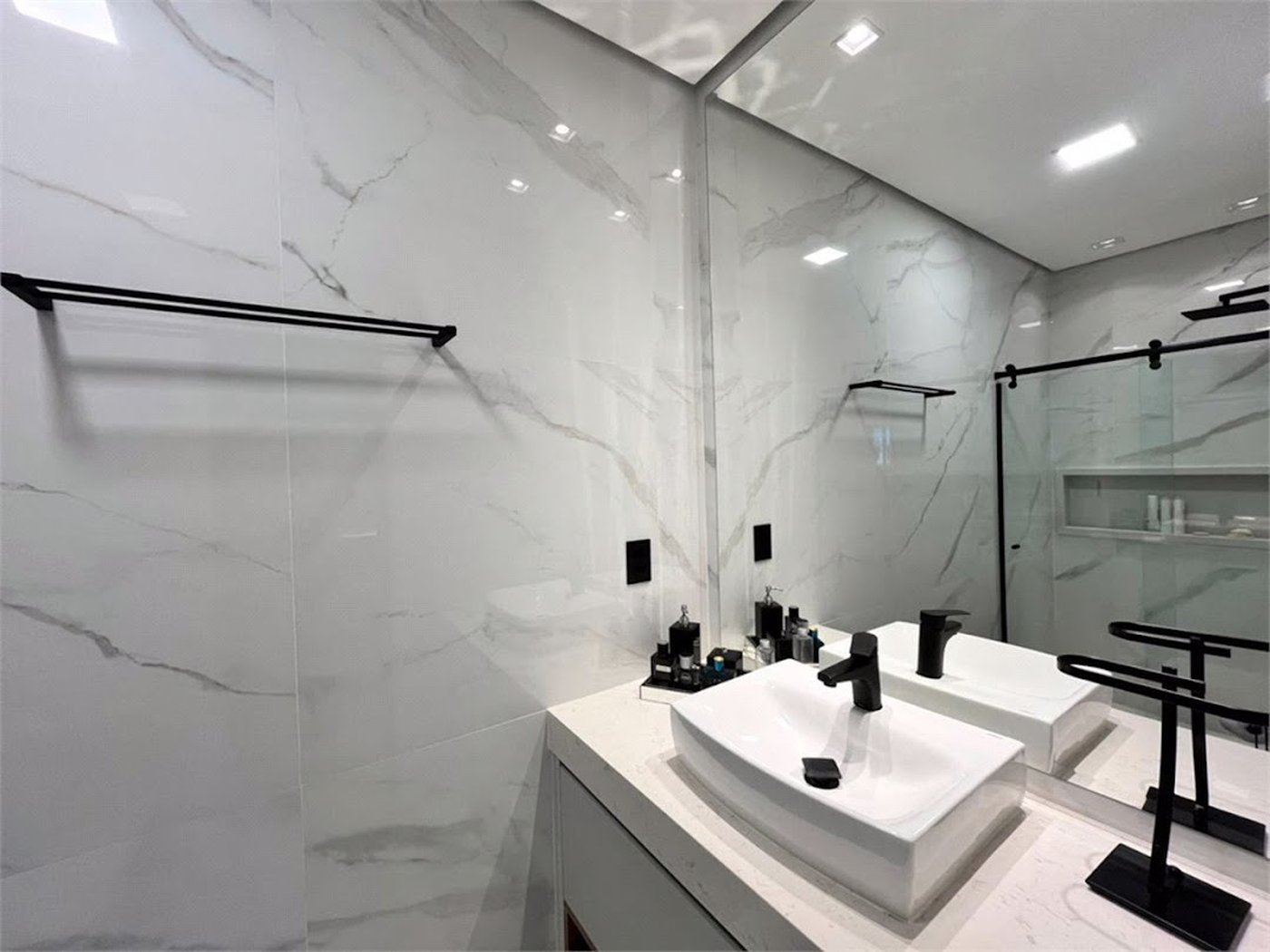 Apartamento com 1 quarto com hidromassagem e vista para o mar à venda em Aparecida - SP