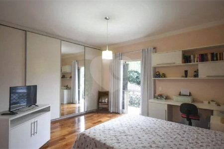 Casa à venda com 5 suítes em Jardim Londrina, São Paulo, SP