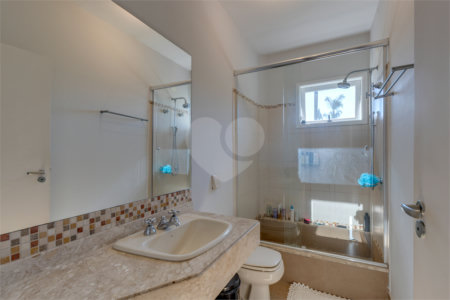 Casa à venda com 4 quartos, sendo 2 suítes,  em Alto da Boa Vista, São Paulo, SP